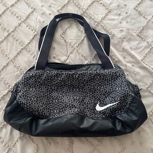 Nike Black and White Women's Bag Shoulder/Tote/Duffel